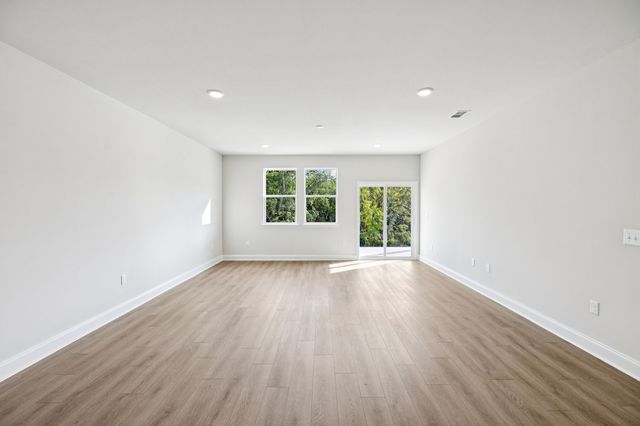 1090 Large Poppy Dr, La Vergne, TN 37086