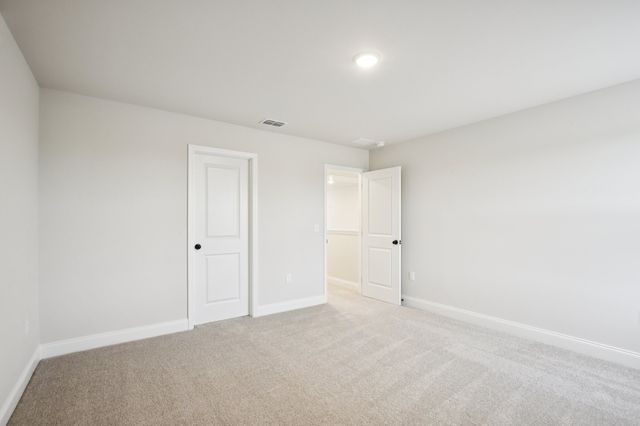 1090 Large Poppy Dr, La Vergne, TN 37086