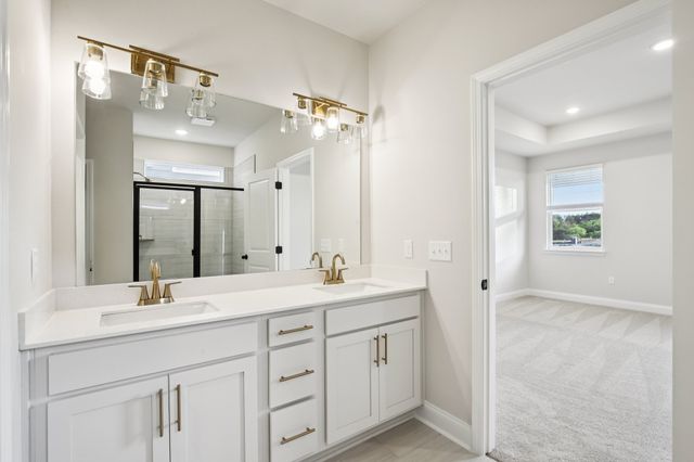 1090 Large Poppy Dr, La Vergne, TN 37086
