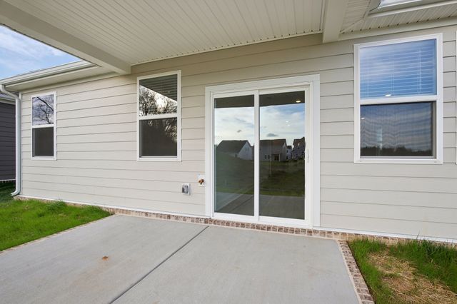 1090 Large Poppy Dr, La Vergne, TN 37086