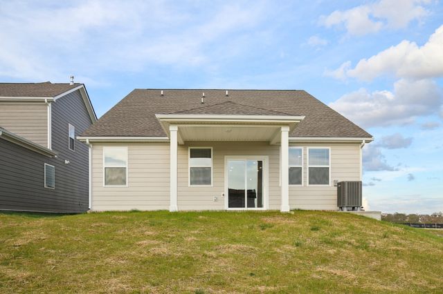 1090 Large Poppy Dr, La Vergne, TN 37086