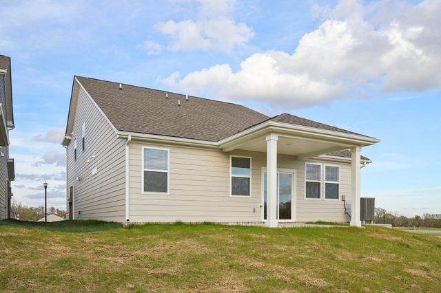 1090 Large Poppy Dr, La Vergne, TN 37086