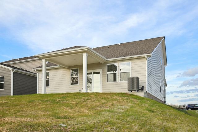 1090 Large Poppy Dr, La Vergne, TN 37086