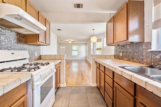 1502 Garden ST, Austin, TX 78702