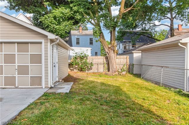 1344 Lakeland Avenue, Lakewood, OH 44107
