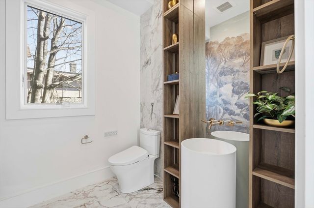 156 Crabtree, Quincy, MA 02171