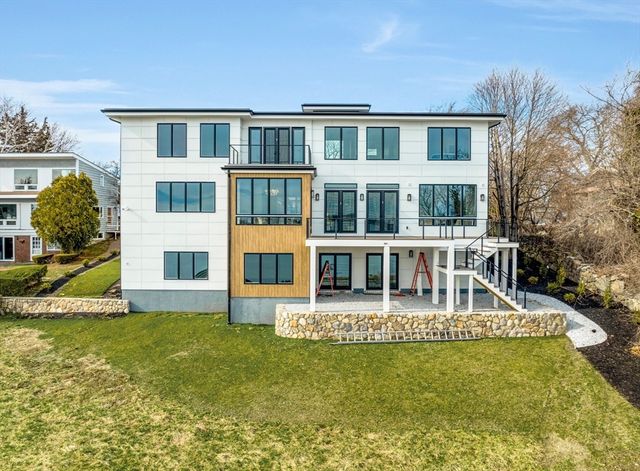 156 Crabtree, Quincy, MA 02171