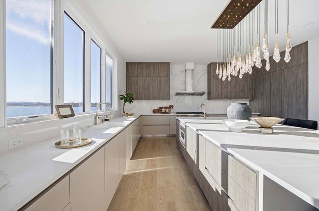 156 Crabtree, Quincy, MA 02171