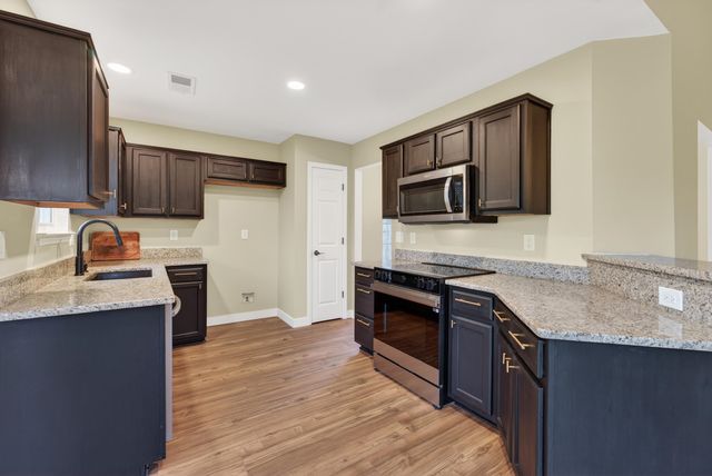 1107 W RED FERN CIR, Cordova, TN 38018