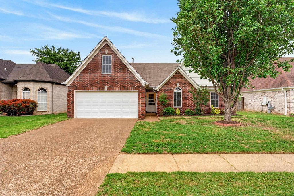 1107 W RED FERN CIR, Cordova, TN 38018