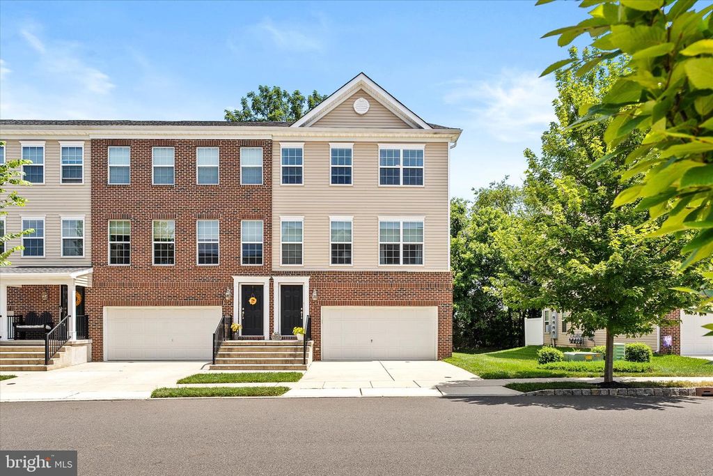 41 CREEKSIDE WAY, Burlington, NJ 08016