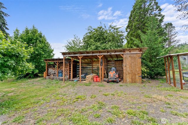 1583 State Route 122, Silver Creek, WA 98585
