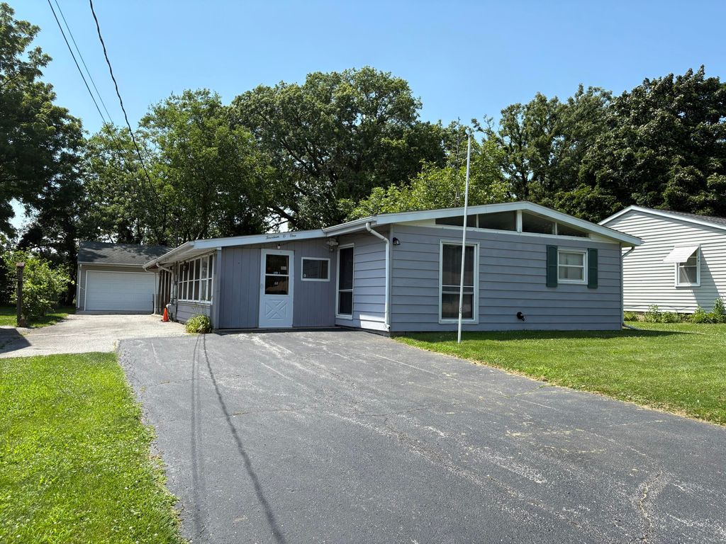 1401 Fairlane Drive, Valparaiso, IN 46383