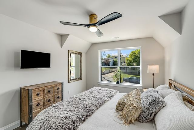 2307A Burns St, Nashville, TN 37216