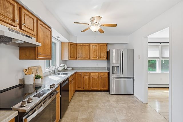 2 Lafayette Drive, Bristol, RI 02809