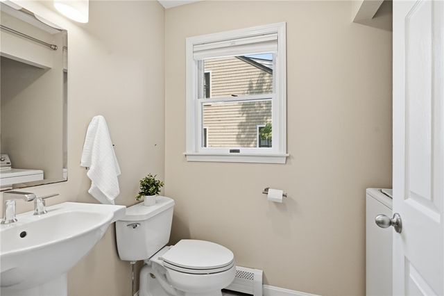 2 Lafayette Drive, Bristol, RI 02809