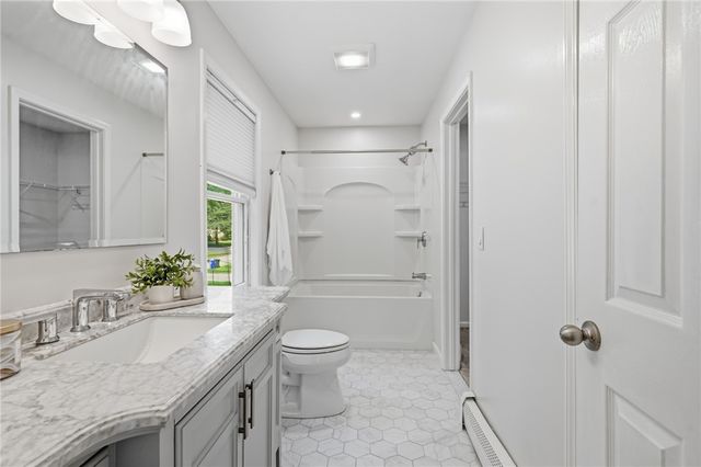 2 Lafayette Drive, Bristol, RI 02809
