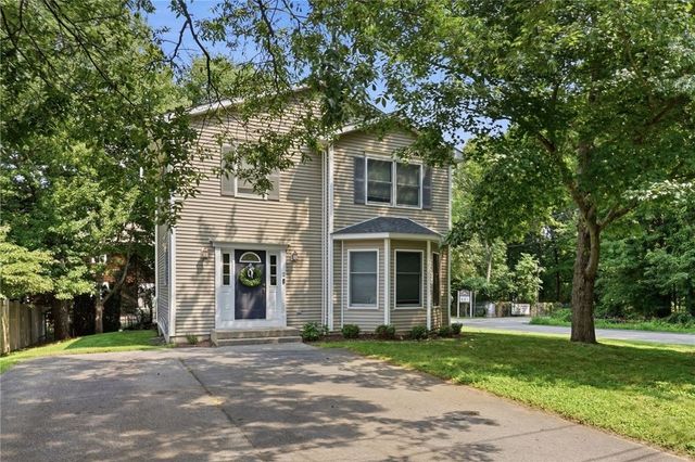 2 Lafayette Drive, Bristol, RI 02809