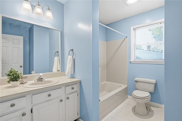 2 Lafayette Drive, Bristol, RI 02809