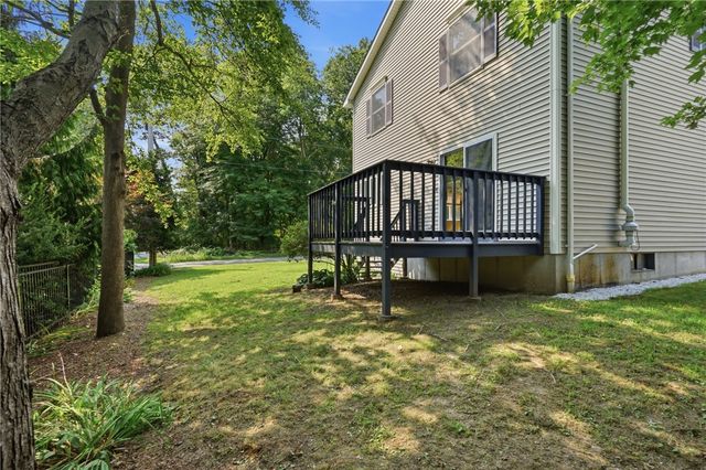 2 Lafayette Drive, Bristol, RI 02809