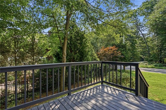 2 Lafayette Drive, Bristol, RI 02809