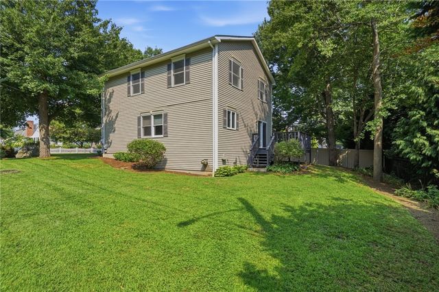 2 Lafayette Drive, Bristol, RI 02809