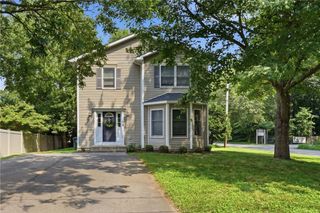 2 Lafayette Drive, Bristol, RI 02809