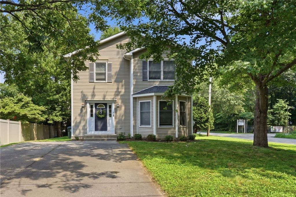 2 Lafayette Drive, Bristol, RI 02809