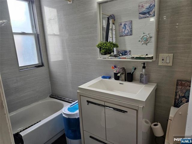 12 Wright Avenue, Jersey City, NJ 07306