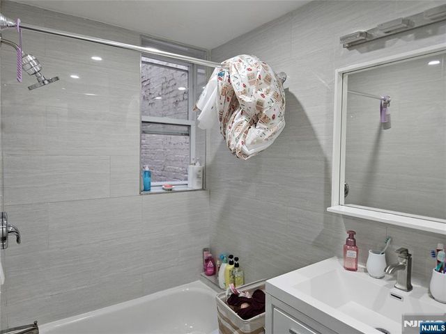 12 Wright Avenue, Jersey City, NJ 07306