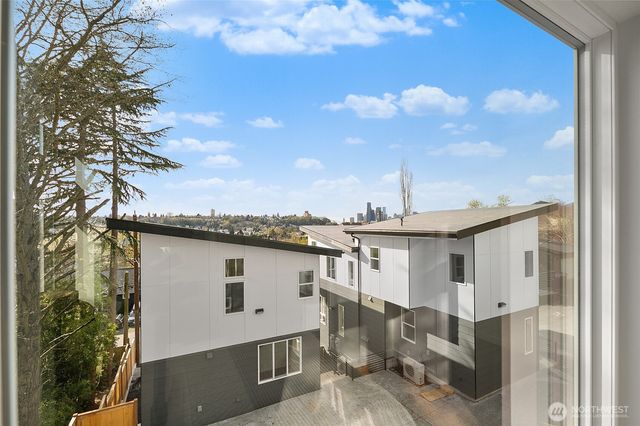1804 28th Avenue S, Seattle, WA 98144