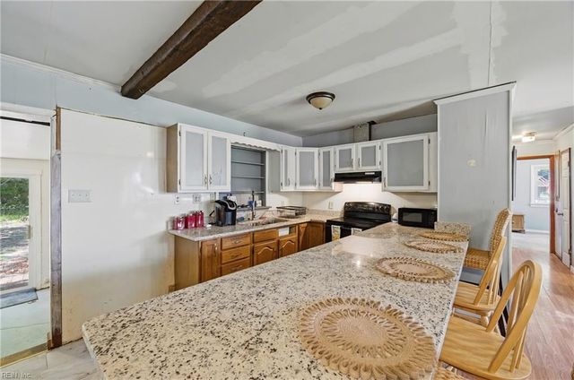 196 Beach DR, Hartfield, VA 23071