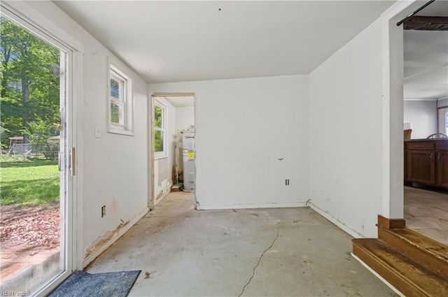 196 Beach DR, Hartfield, VA 23071