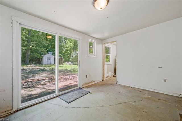 196 Beach DR, Hartfield, VA 23071