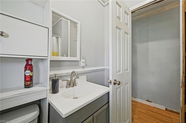 196 Beach DR, Hartfield, VA 23071