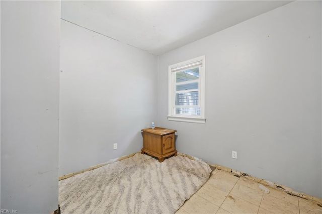 196 Beach DR, Hartfield, VA 23071