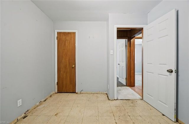 196 Beach DR, Hartfield, VA 23071