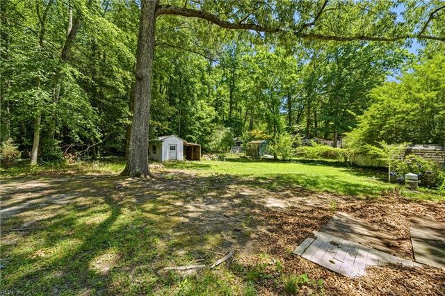 196 Beach DR, Hartfield, VA 23071