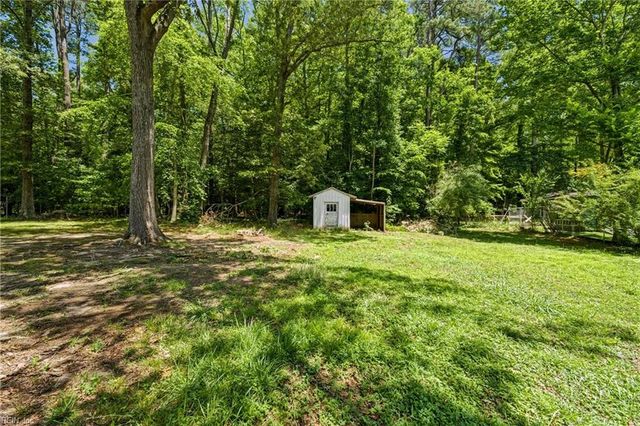 196 Beach DR, Hartfield, VA 23071