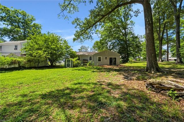 196 Beach DR, Hartfield, VA 23071
