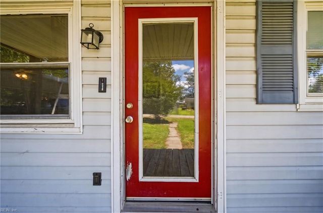 196 Beach DR, Hartfield, VA 23071