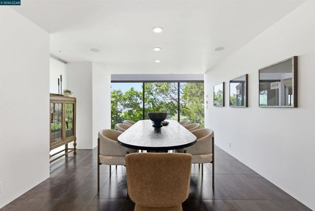 240 Tappan Ln, Orinda, CA 94563