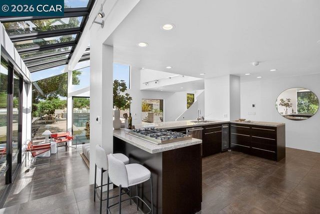 240 Tappan Ln, Orinda, CA 94563