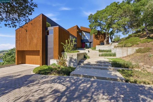240 Tappan Ln, Orinda, CA 94563