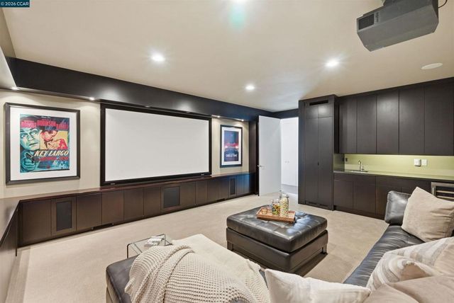 240 Tappan Ln, Orinda, CA 94563