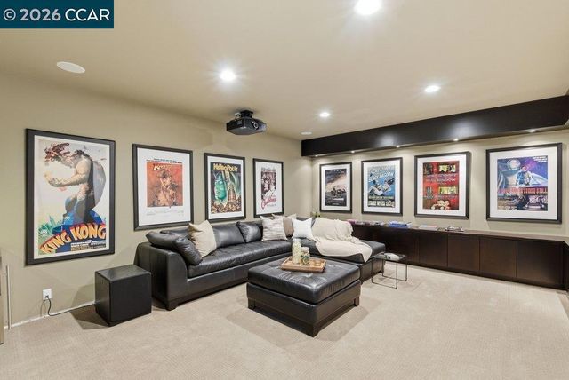 240 Tappan Ln, Orinda, CA 94563