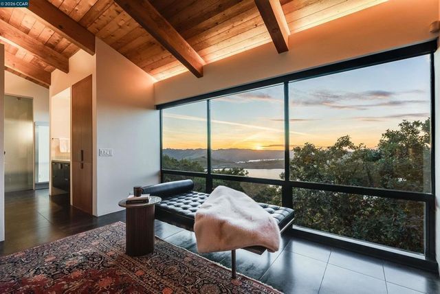 240 Tappan Ln, Orinda, CA 94563