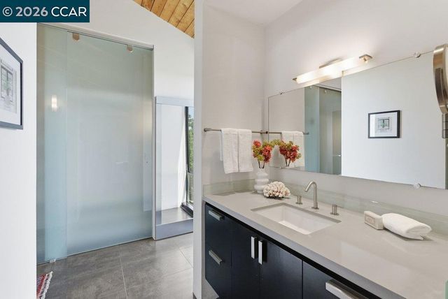 240 Tappan Ln, Orinda, CA 94563