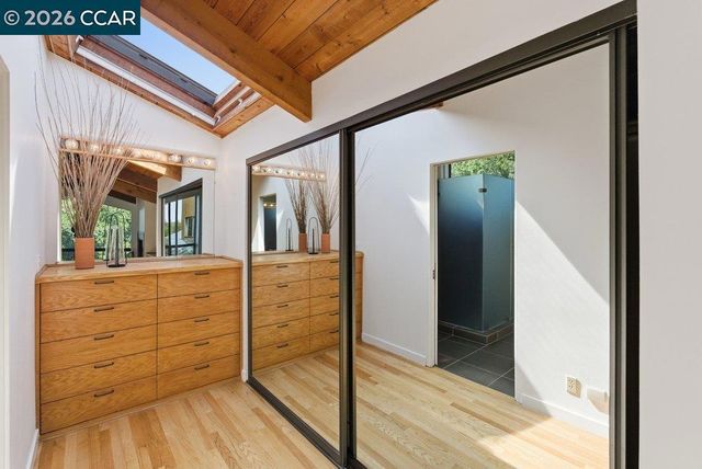 240 Tappan Ln, Orinda, CA 94563
