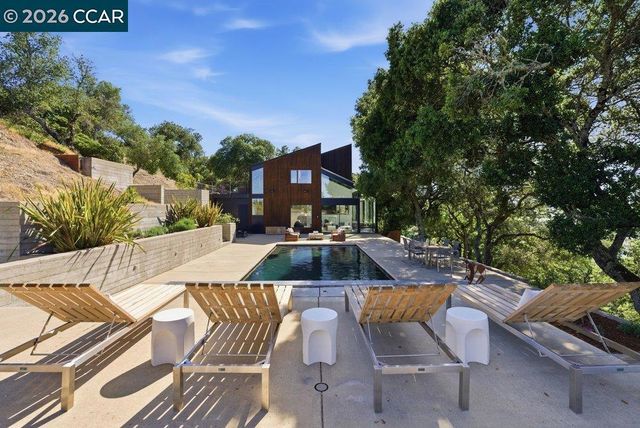240 Tappan Ln, Orinda, CA 94563
